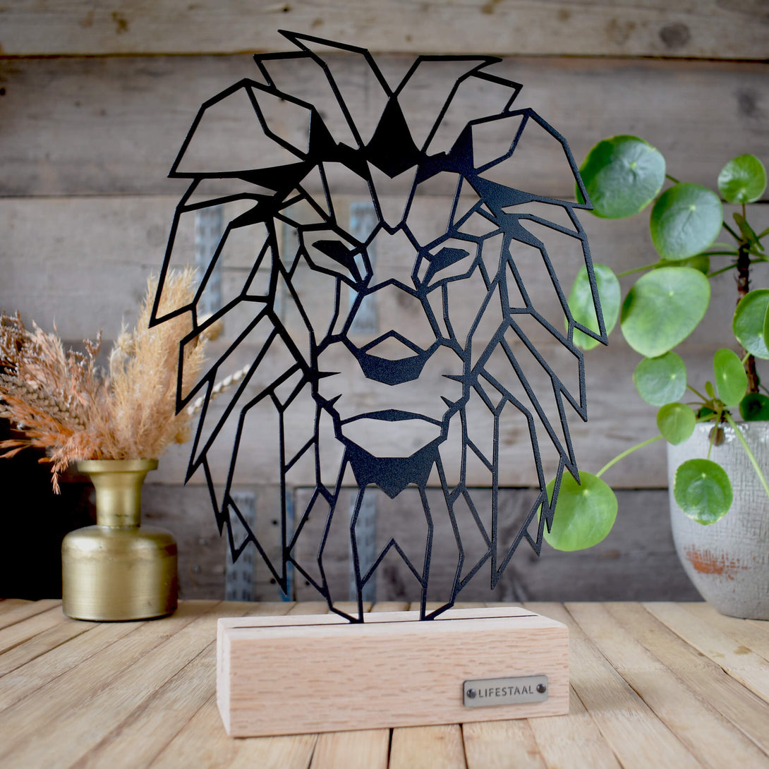 Ornament op houten voet - Leeuw - Lifestaal