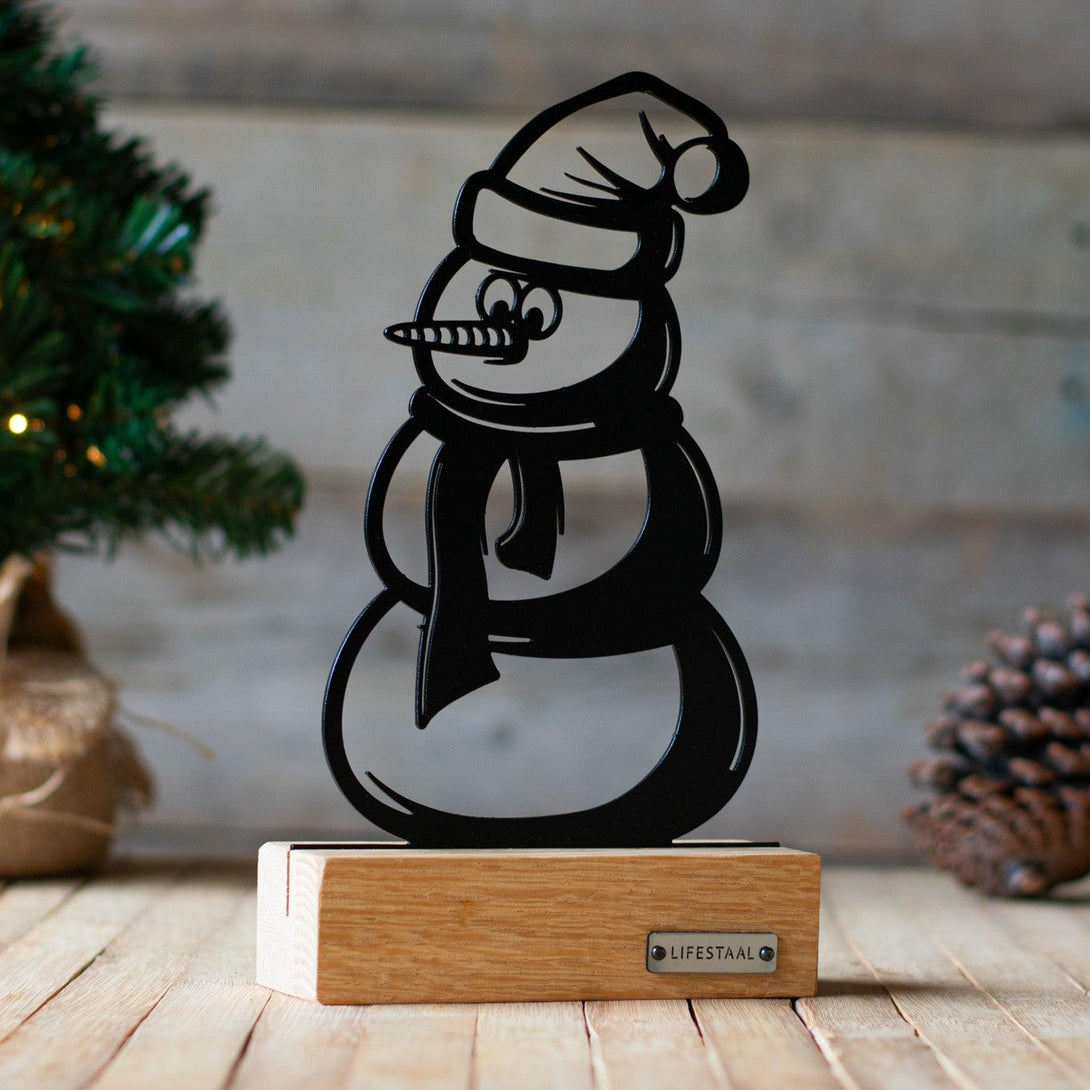 Ornament op houten voet - Sneeuwpop - Lifestaal